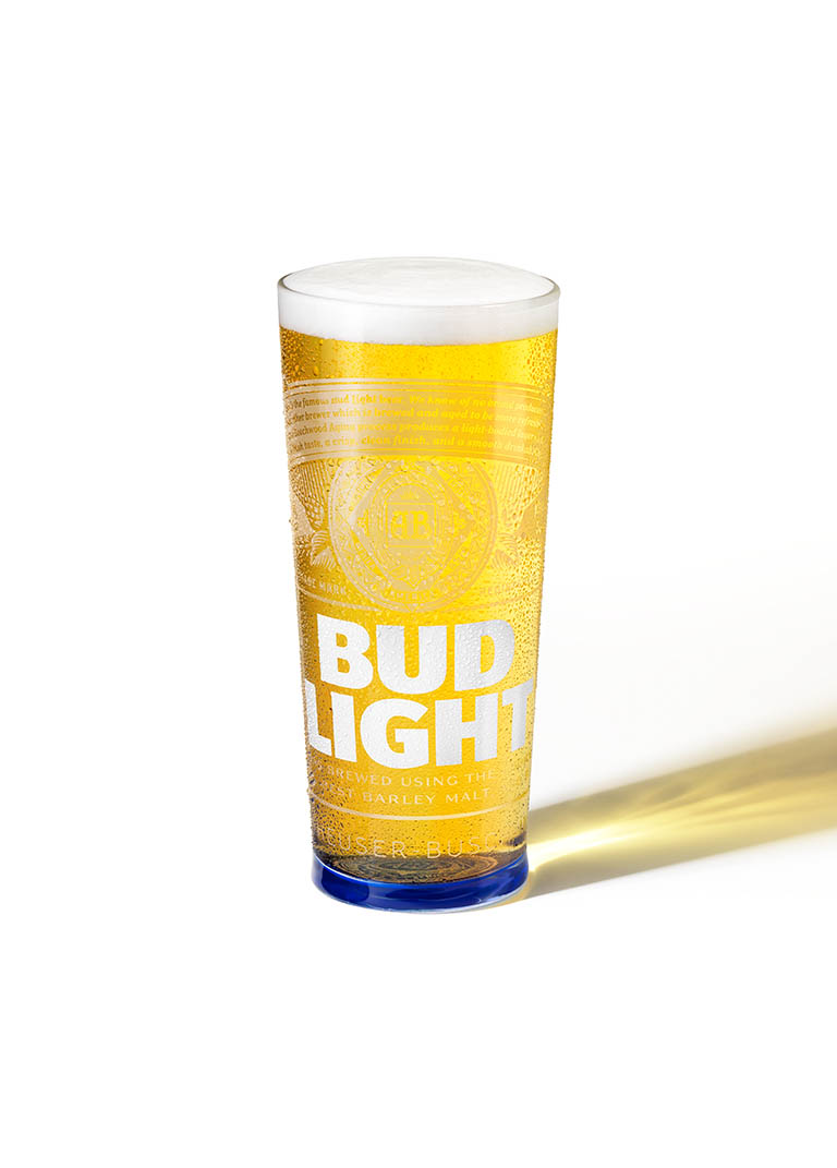 Drinks Photography of Bud Light pint glass by Packshot Factory