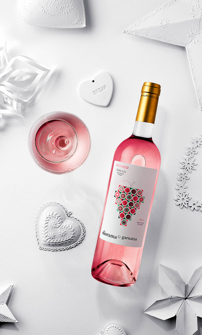 Drinks Photography of Diorama rose wine by Packshot Factory