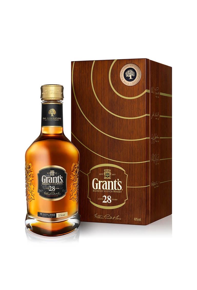 Drinks Photography of Grant's whisky bottle and box set by Packshot Factory