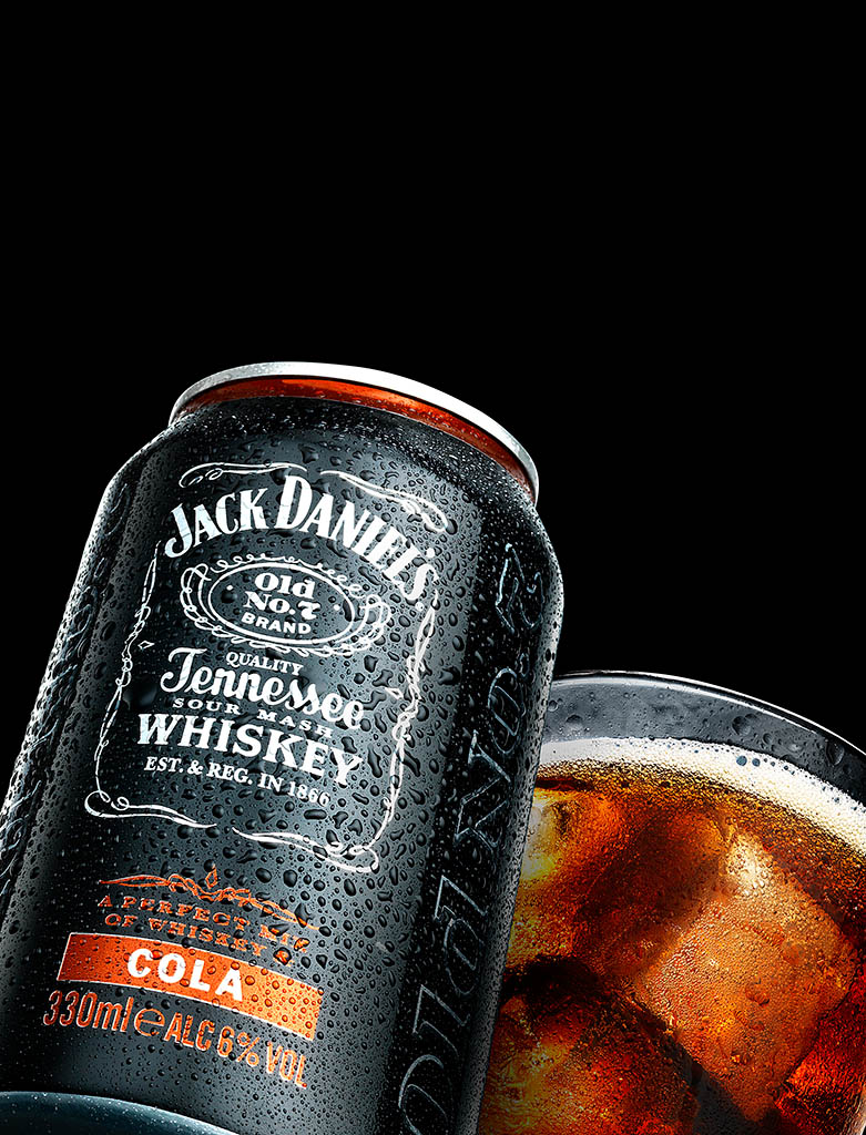 Drinks Photography of Jack Daniel's can and server by Packshot Factory