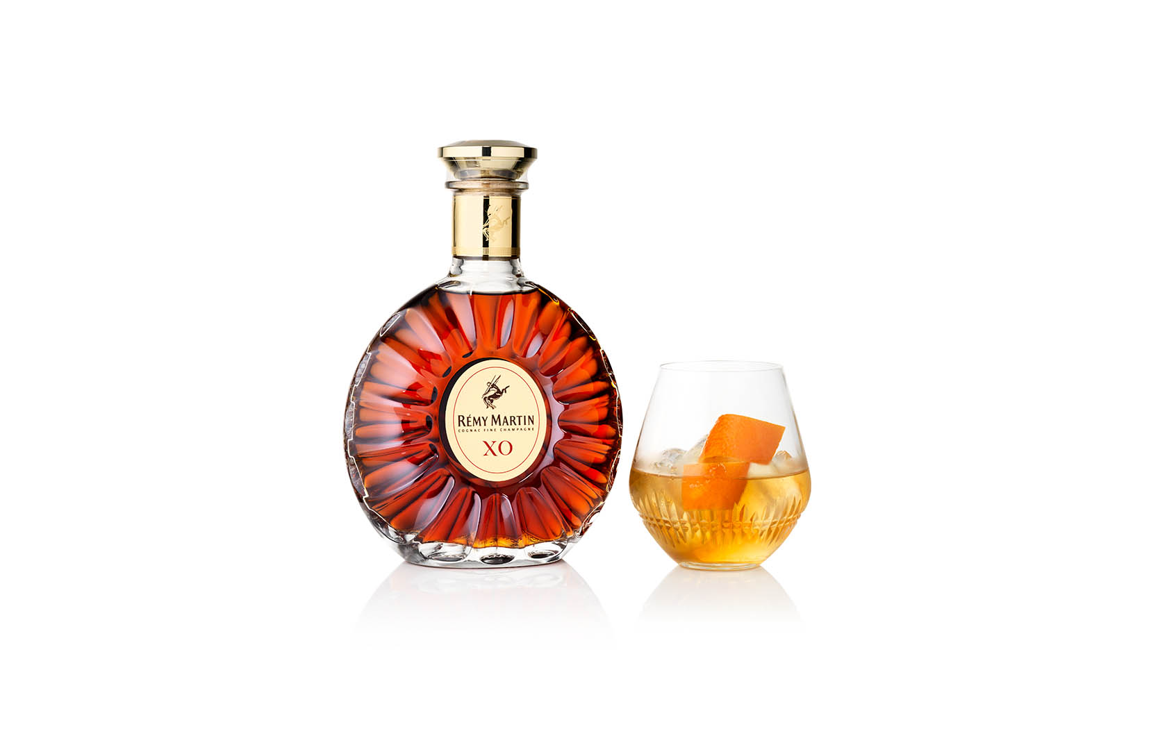 Packshot Factory Drinks Photography Remy Martin XO bottle and serve