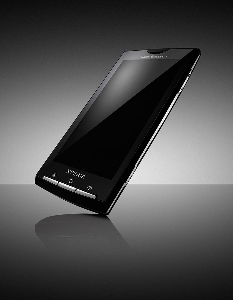 Packshot Factory - Electronics - Sony Ericsson Xperia mobile phone