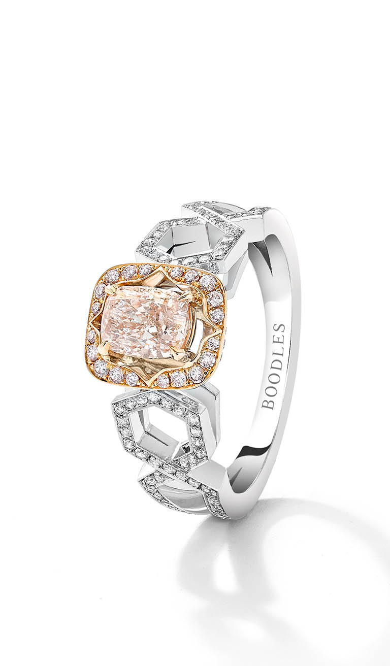 Packshot Factory - Fine jewellery - Boodles platinum ring with diamonds and sapphire