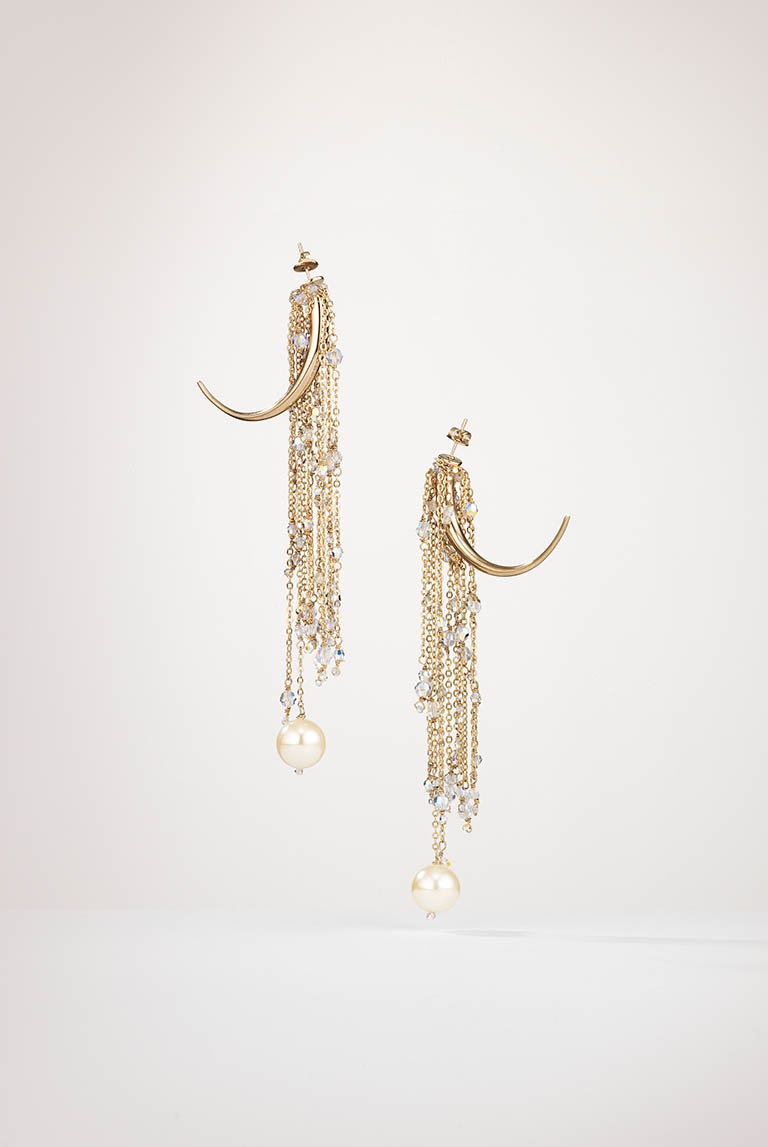 Packshot Factory - Fine jewellery - Eden Diodati gold pearl earrings