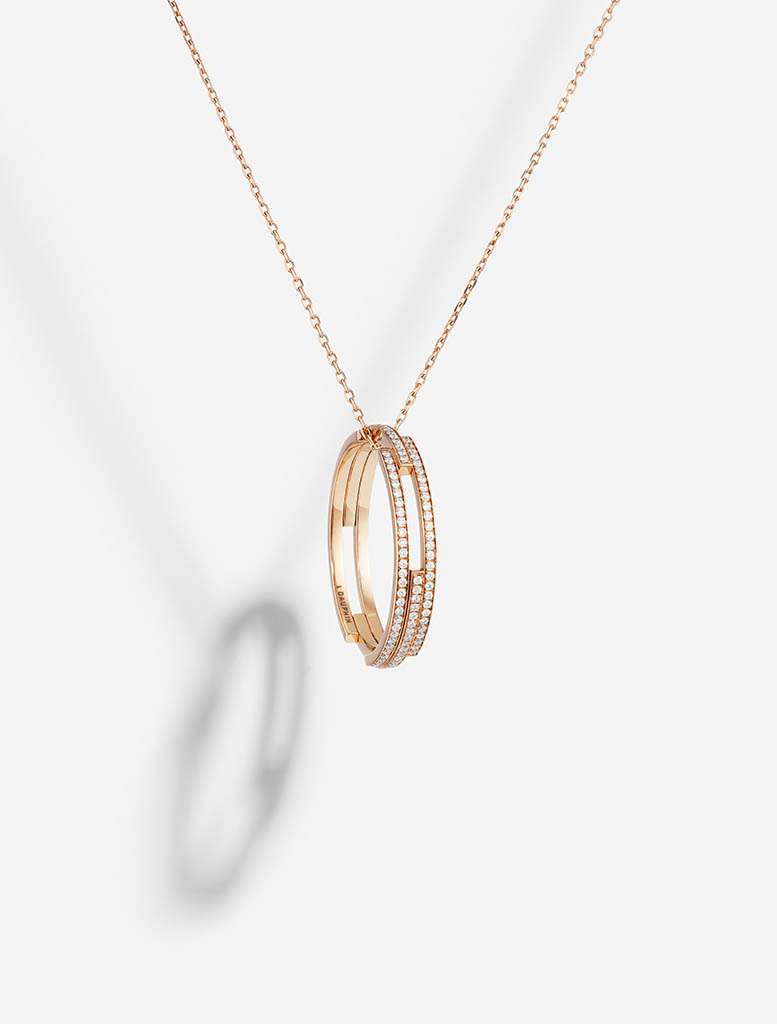 Packshot Factory - Fine jewellery - Maison Dauphin gold pendant with diamonds