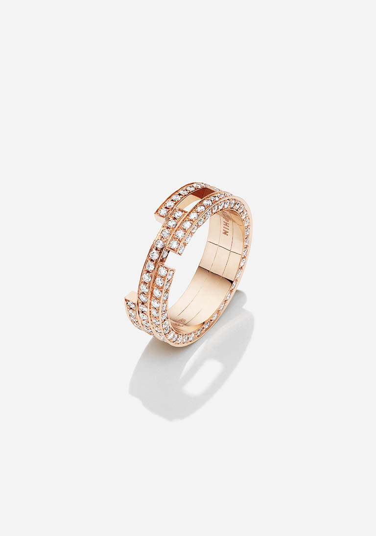 Packshot Factory - Fine jewellery - Maison Dauphin gold ring