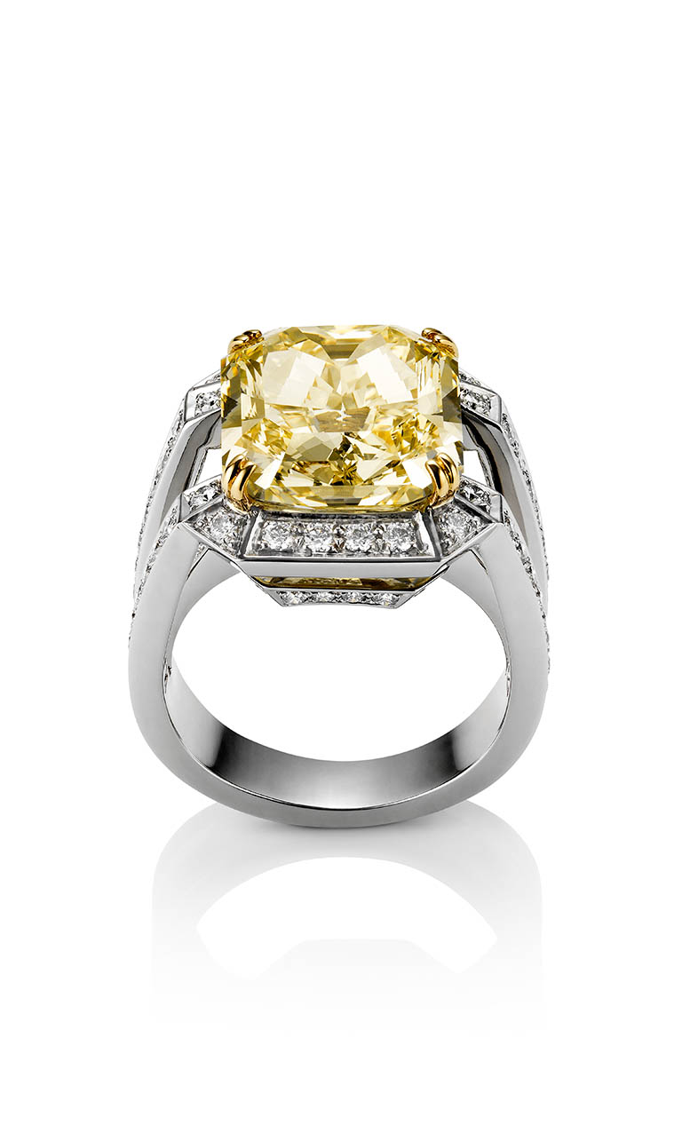 Packshot Factory - Fine jewellery - Ritz Fine Jewellery platinum ring with yellow diamond