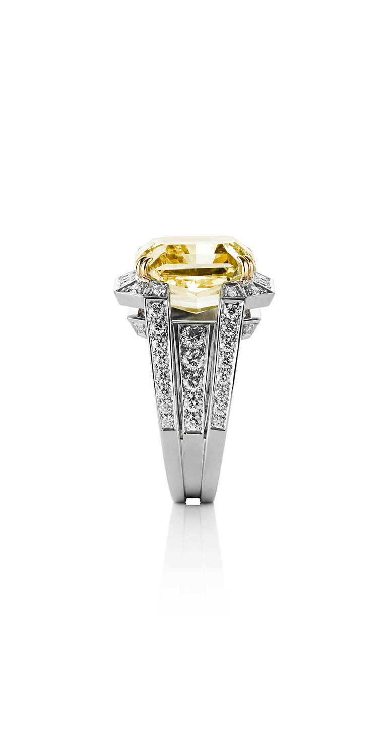 Packshot Factory - Fine jewellery - Ritz Fine Jewellery platinum ring with yellow diamond