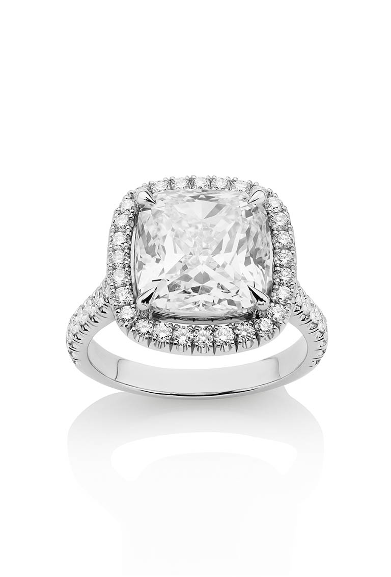 Packshot Factory - Fine jewellery - Robert Glen white gold and diamond ring