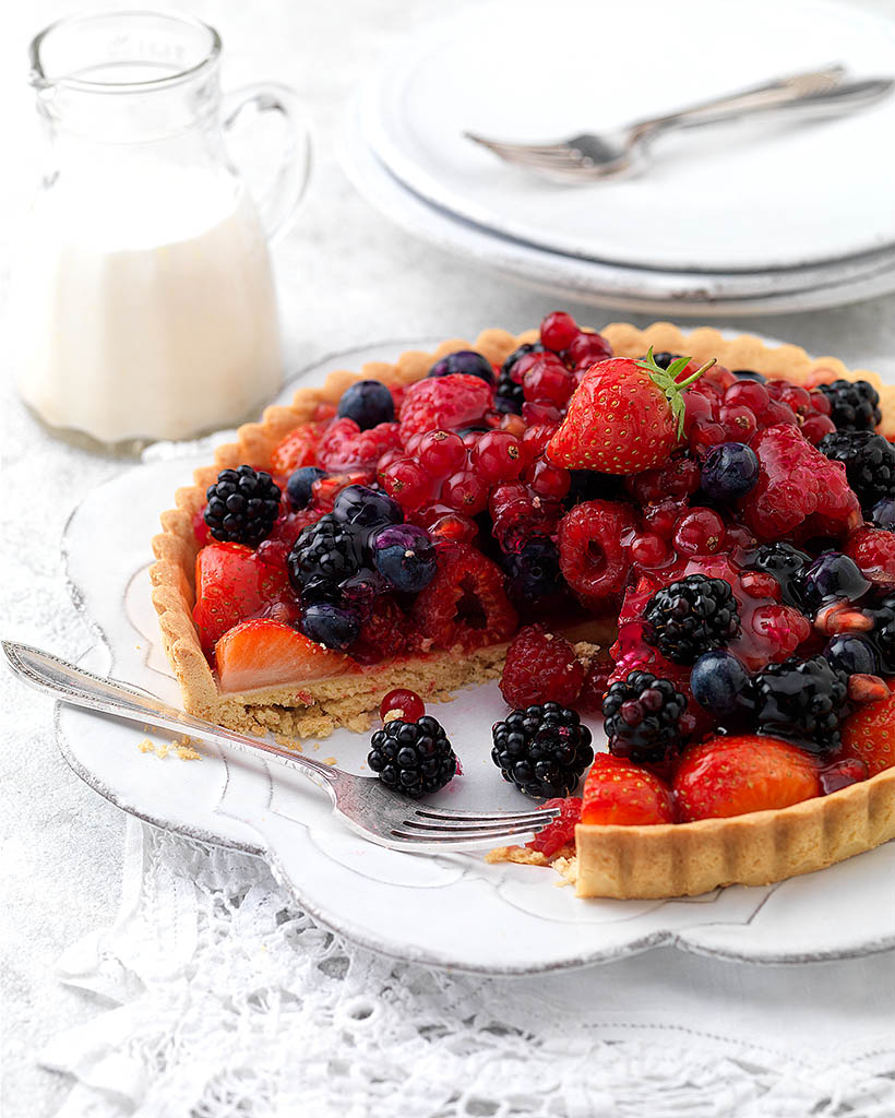 Food Photography of Berry tart by Packshot Factory