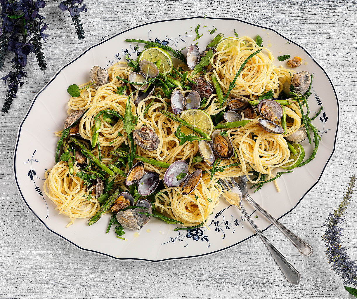 Food Photography of Pasta vongole by Packshot Factory