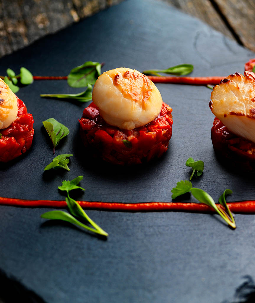 Food Photography of Scallops and tomatoe puree by Packshot Factory