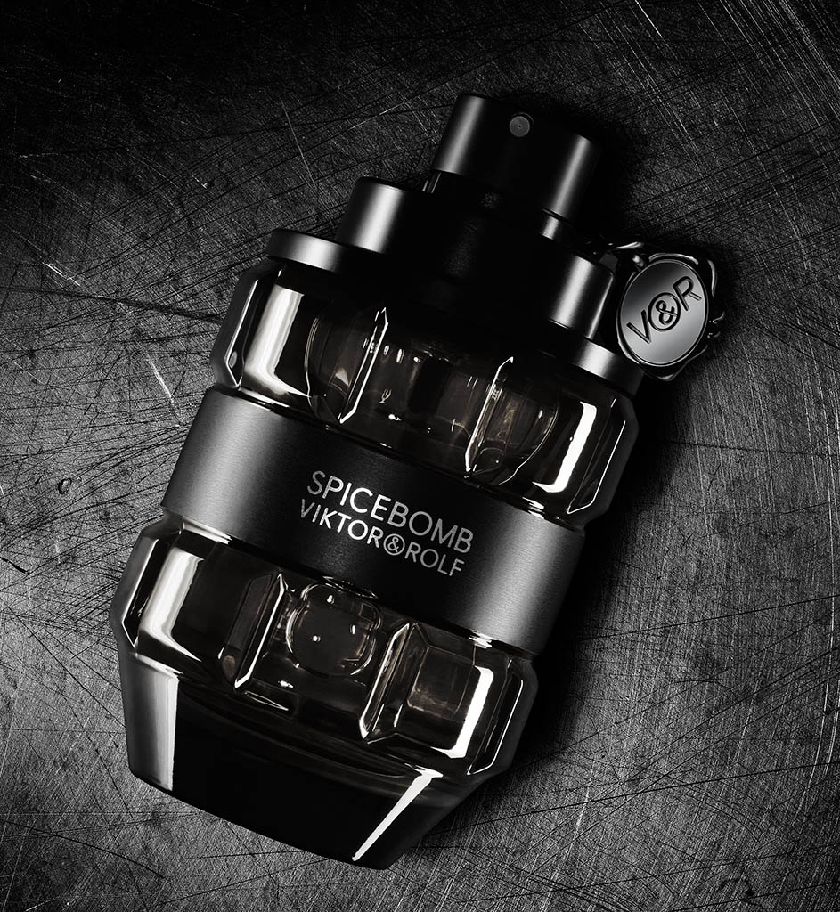 Packshot Factory - Fragrance - Viktor and Rolf Spicebomb fragrance bottle