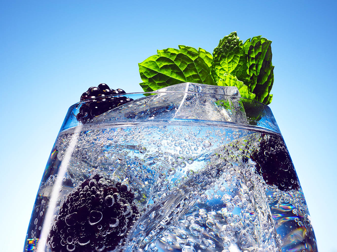 Packshot Factory - Glass - London Essence tonic water serve