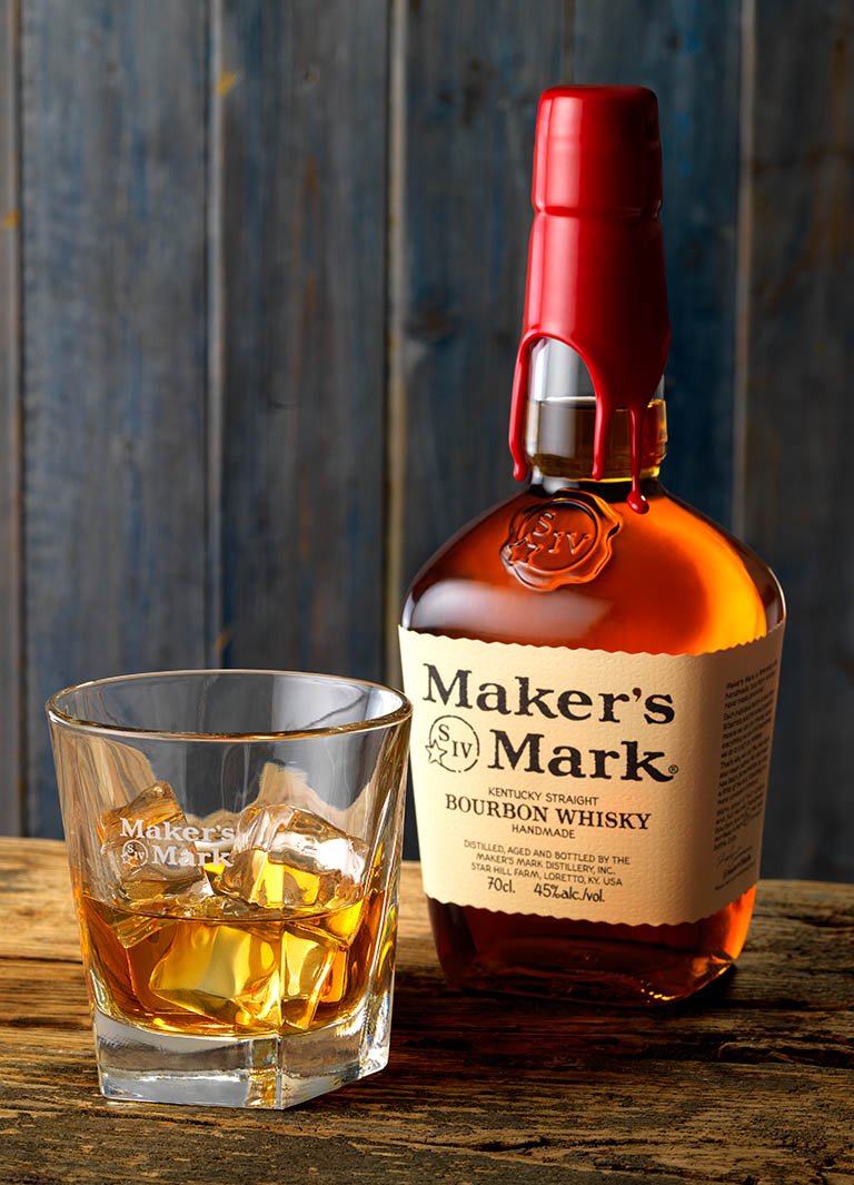Packshot Factory - Glass - Maker's Mark bourbon whisky bottle and serve