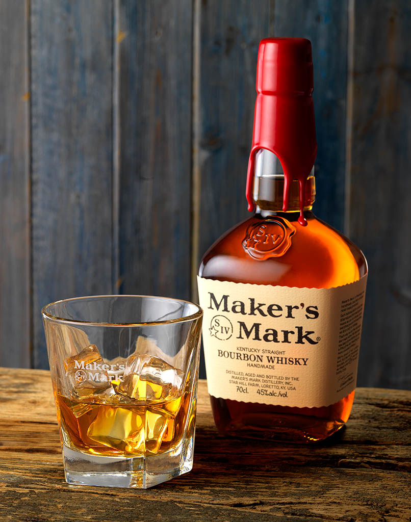 Packshot Factory - Glass - Maker's Mark bourbon whisky bottle and serve