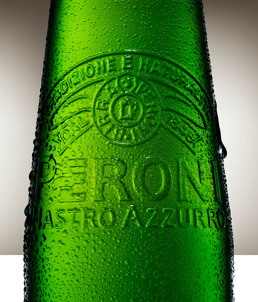 Packshot Factory - Glass - Peroni lager bottle and serve