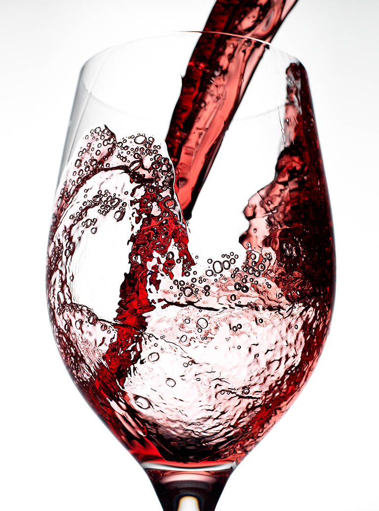 Packshot Factory - Glass - Red wine glass pour
