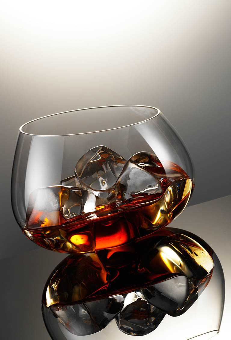 Packshot Factory - Glass - Remy Martin cognac serve