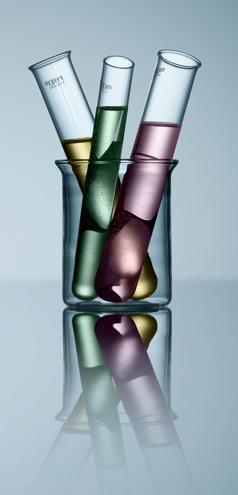 Packshot Factory - Homeware - Glass jar and tubes