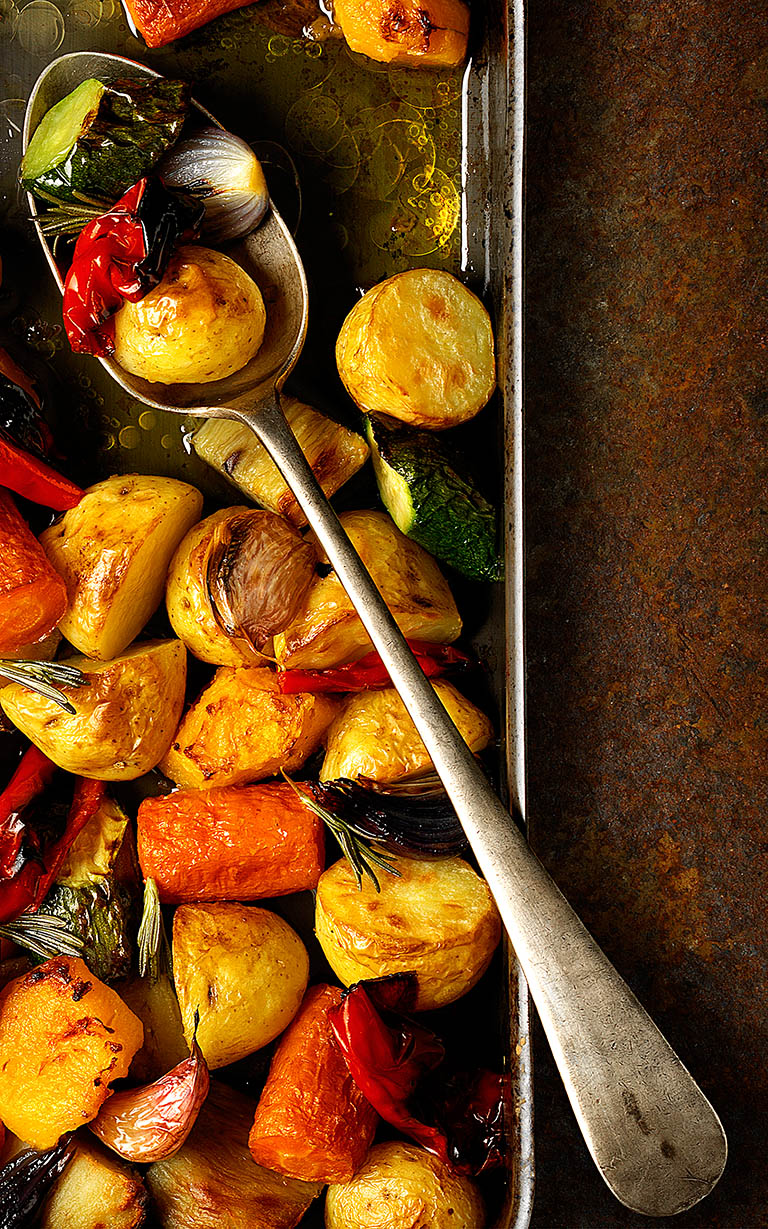 Packshot Factory - Hot food - Roasted potatoes and carrots