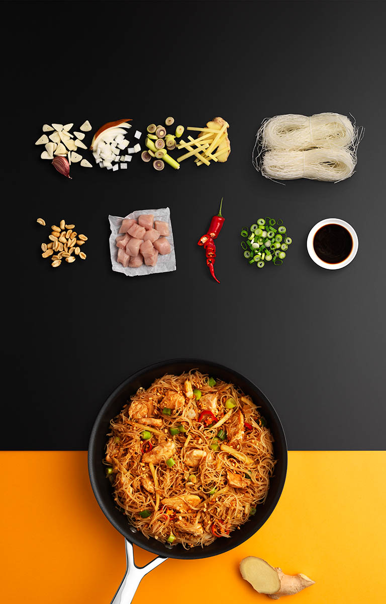 Packshot Factory - Hot food - Scratch Meals ingredients and pan