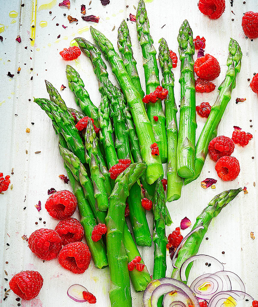 Packshot Factory - Ingredients - Asparagus and raspberry salad