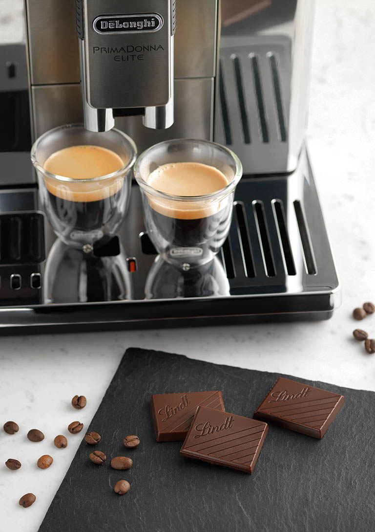 Packshot Factory - Ingredients - Lindt chocolate bars and espresso coffee