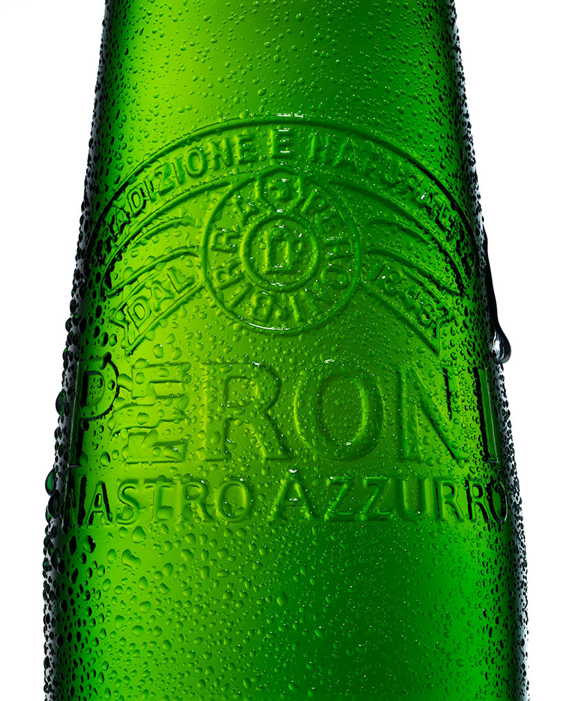 Packshot Factory - Lager - Peroni bottle with spritz close up