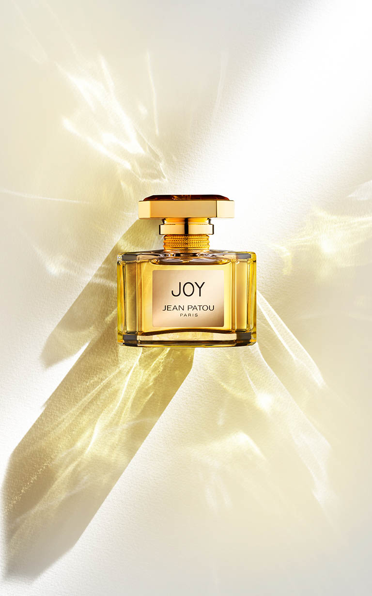 Packshot Factory - Light - Joy fragrance bottle