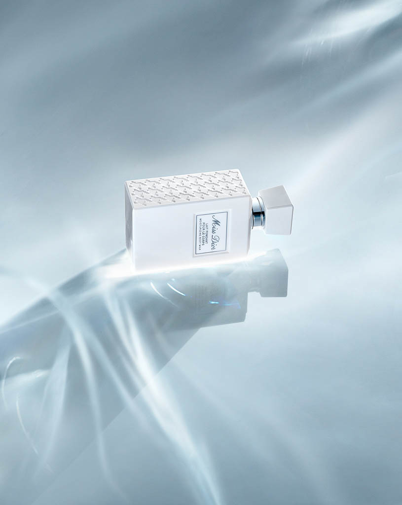Liquid / Smoke Photography of Dior body milk by Packshot Factory