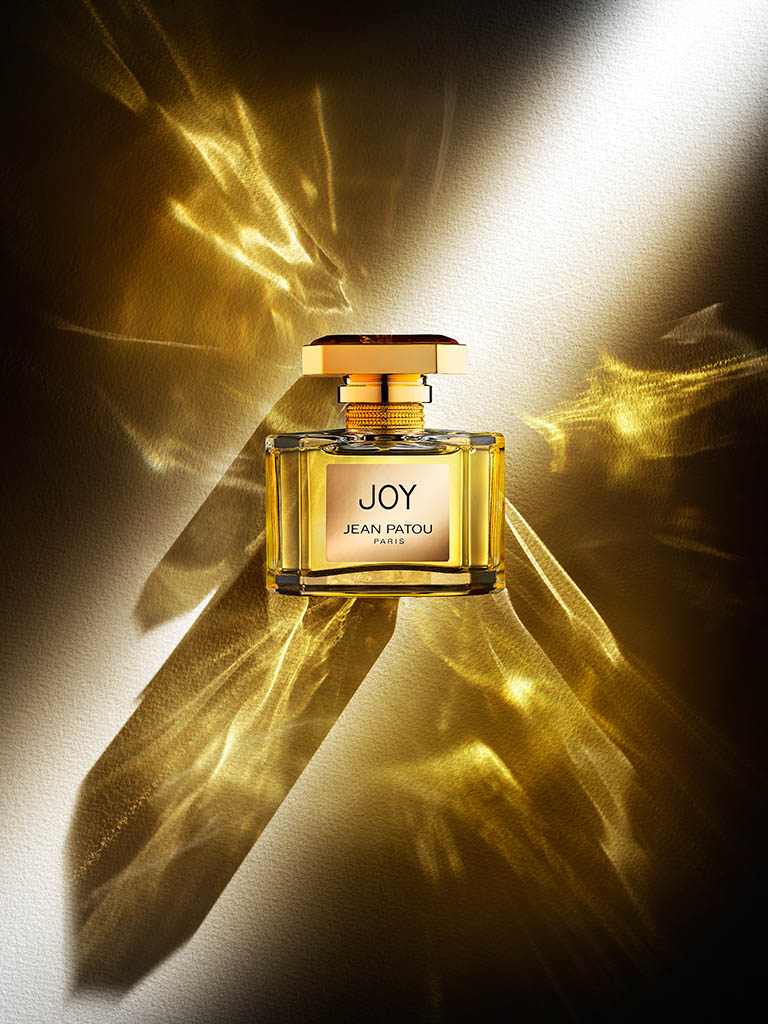 Liquid / Smoke Photography of Joy perfume bottle by Packshot Factory