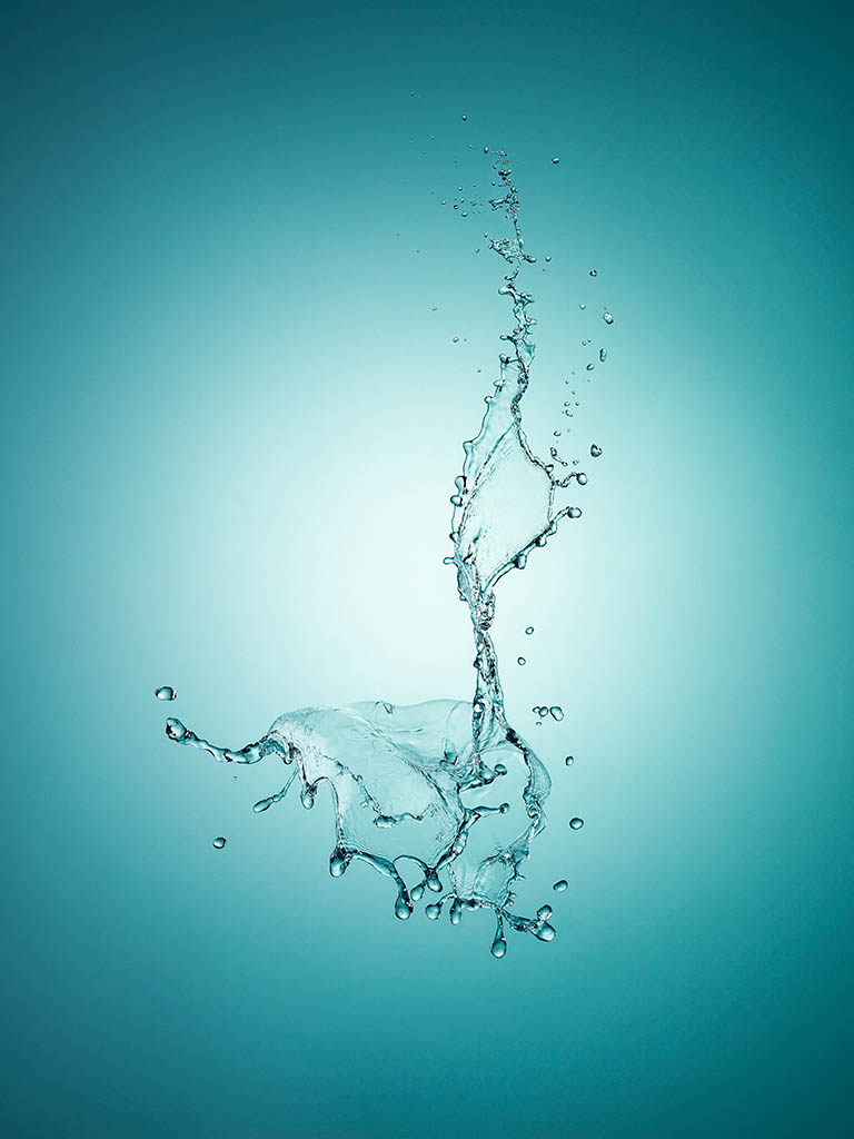 Liquid / Smoke Photography of Water and bubbles splashes by Packshot Factory