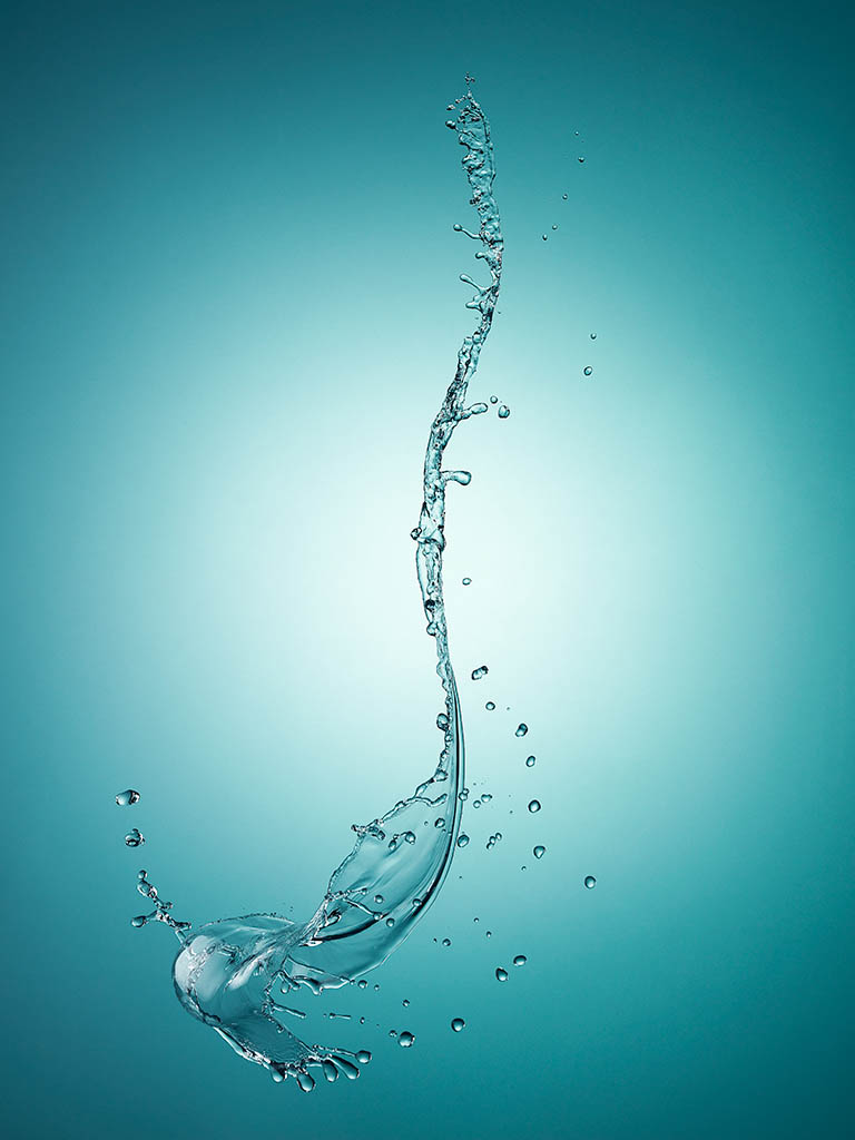 Liquid / Smoke Photography of Water and bubbles splashes by Packshot Factory