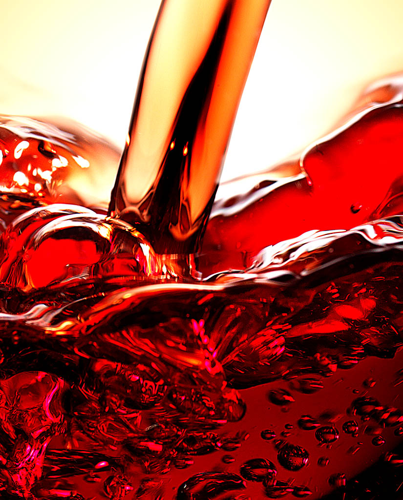 Packshot Factory - Liquid - Red wine glass pour