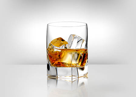 Glass Explorer of Whisky serve on ice