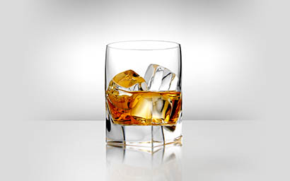 Glass Explorer of Whisky serve on ice
