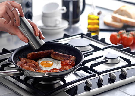 Kitchen appliances Explorer of English breakfast fry up
