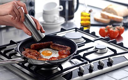 Kitchen appliances Explorer of English breakfast fry up