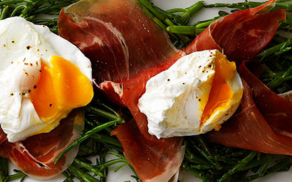 Meat Explorer of parma ham and poached egg salad