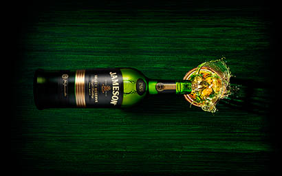 Whisky Explorer of Jameson whisky bottle and serve