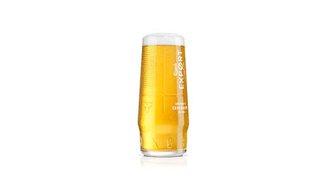 White background Explorer of Carlsberg Export serve with perfect foam