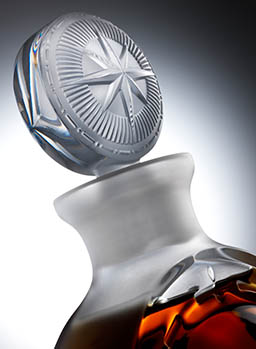 Bottle Explorer of Macallan whisky decanter stopper close up