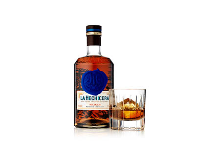 Glass Explorer of La Hechicera rum bottle and serve