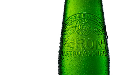 Bottle Explorer of Peroni bottle with spritz close up