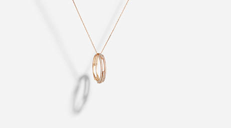 Rings Explorer of Maison Dauphin gold pendant with diamonds