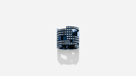 Fine jewellery Explorer of Maison Dauphin blue gold band with diamonds