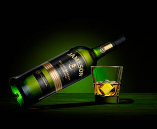 Whisky Explorer of Jameson whisky bottle and serve