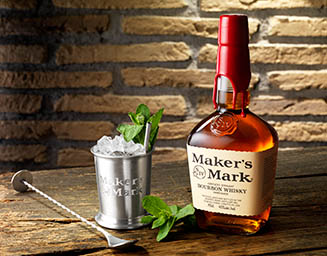 Cocktail Explorer of Maker's Mark bourbon whisky bottle and serve