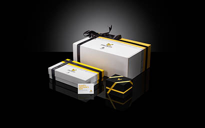 Black background Explorer of Lyle & Scott gift box